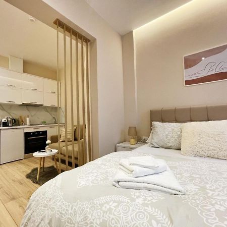 Aj Apartments, Hidden Gem In The Heart Of ติรานา ภายนอก รูปภาพ